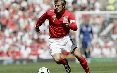 安博体育精华-B席训练中认真专注